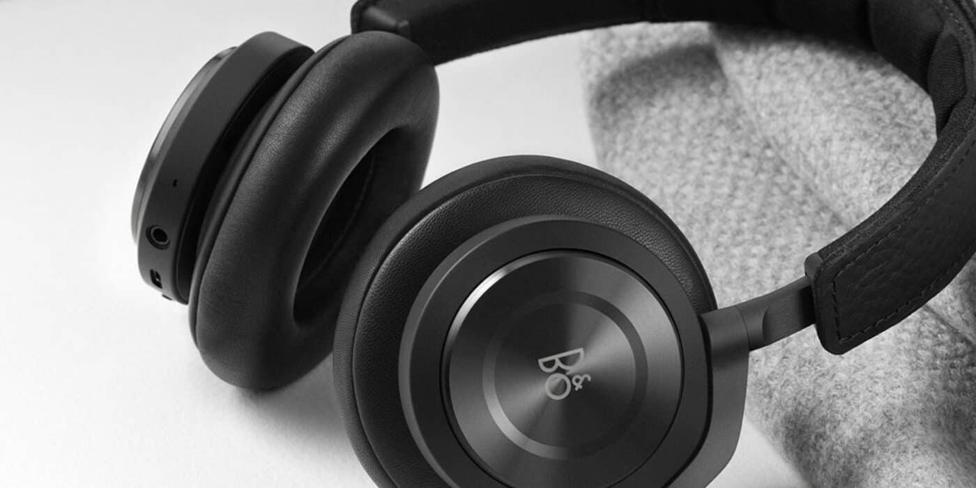 Noise-canceling headphones 1